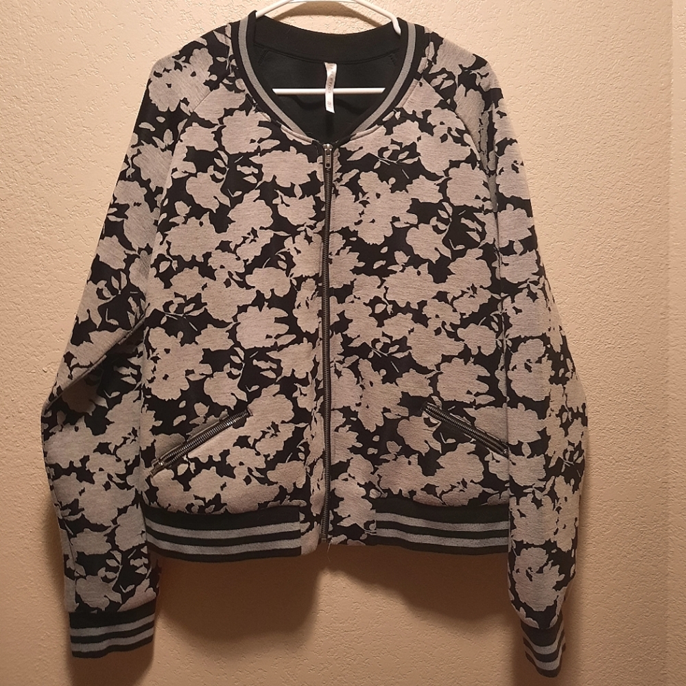 COPY - Fabletics grey floral sweater size 2x